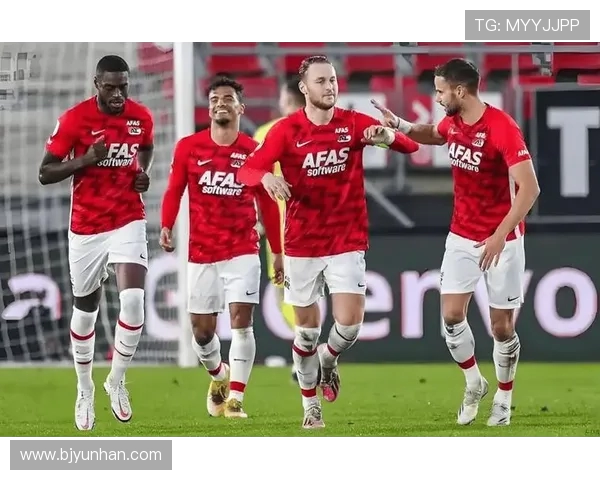 前进鹰与瓦尔韦克的激烈对决揭示足球战术与团队精神的完美结合